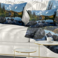 Planinsko jezero Designart okruženo drvećem - pejzažni štampani jastuk za bacanje-12x20