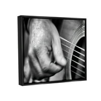 Stupell Gitara Svira Muzičar Izbliza Ljepota I Moda Fotografija Crni Plutač Uokvireni Art Print Wall Art