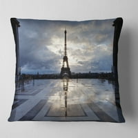 Designart odraz Paris Eiffelovog Tornjasa oblacima - jastuk za bacanje-16x16